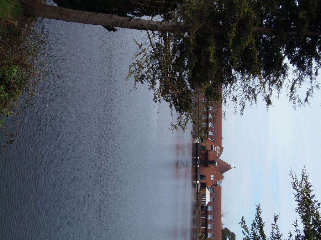 Lakeside Continental Hotel Camberley Exterior foto